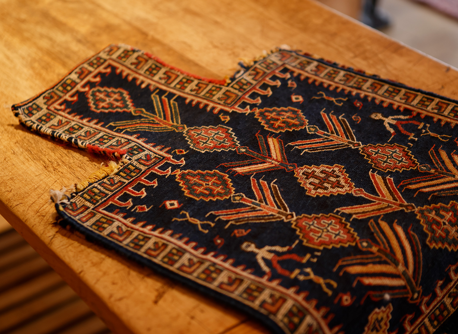 手仕事の温もりがあるアンティークの塩袋。撮影: Hiroyuki Matsuzaki (INTO THE LIGHT)