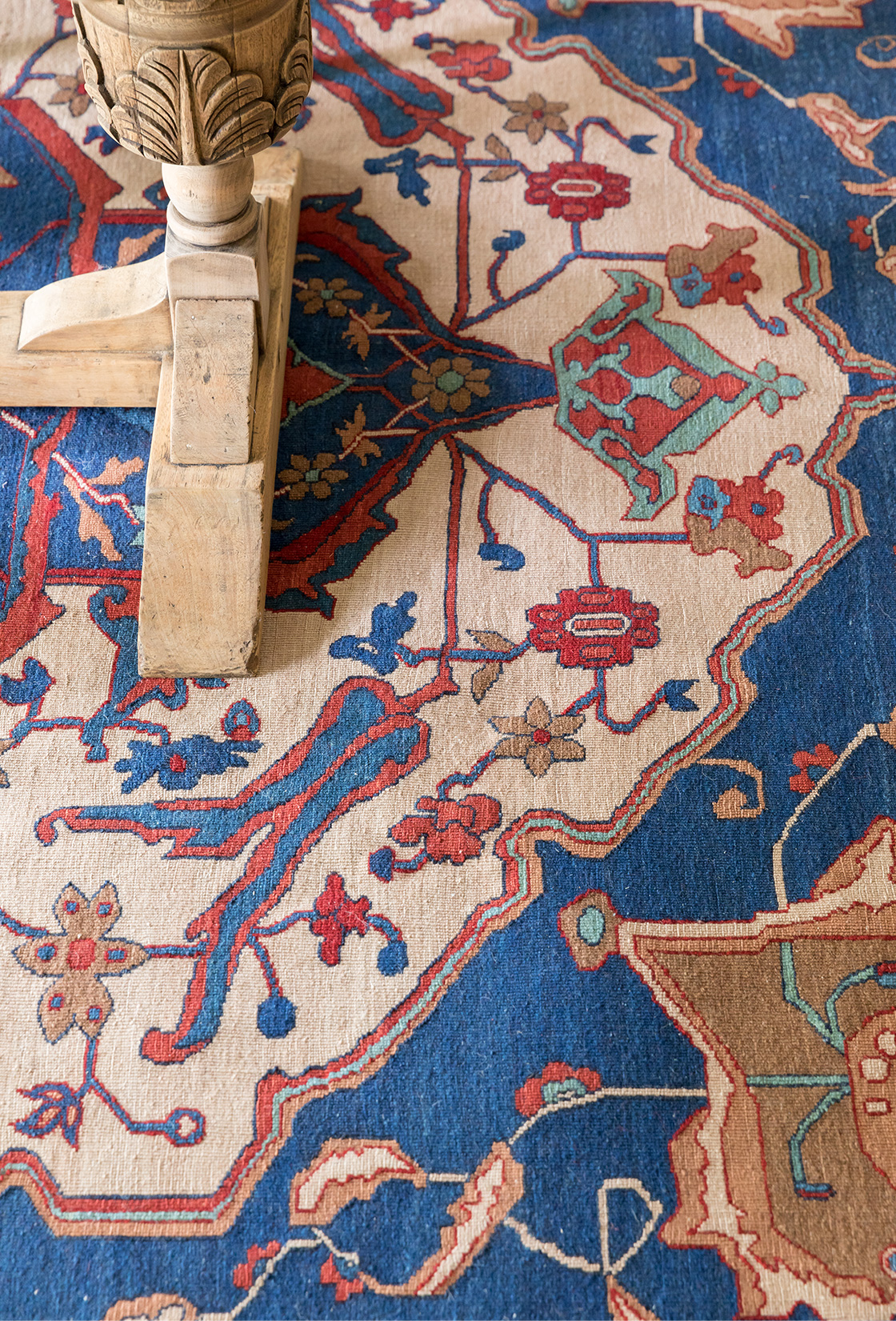 春の庭を彷彿とさせる、手紡ぎ草木染の真珠織(写真は昨年の展示模様)。