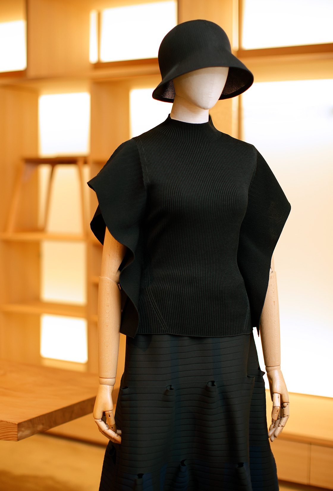 CFCLの春夏コレクション。日常からハレの機会まで対応し、かつ自宅でのケアが可能。撮影: Hiroyuki Matsuzaki (INTO THE LIGHT)